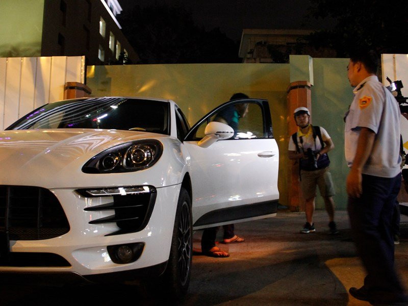 Bị bắt 'tè bậy', người xe ôm khóc giải bày cùng ông Hải - ảnh 8