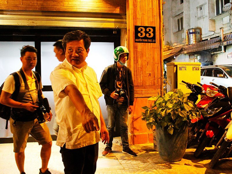 Bị bắt 'tè bậy', người xe ôm khóc giải bày cùng ông Hải - ảnh 9