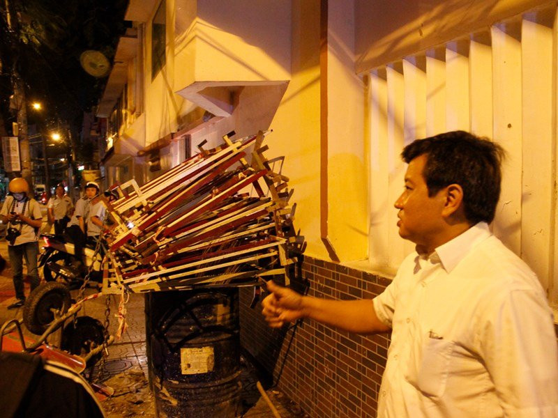 Bị bắt 'tè bậy', người xe ôm khóc giải bày cùng ông Hải - ảnh 10