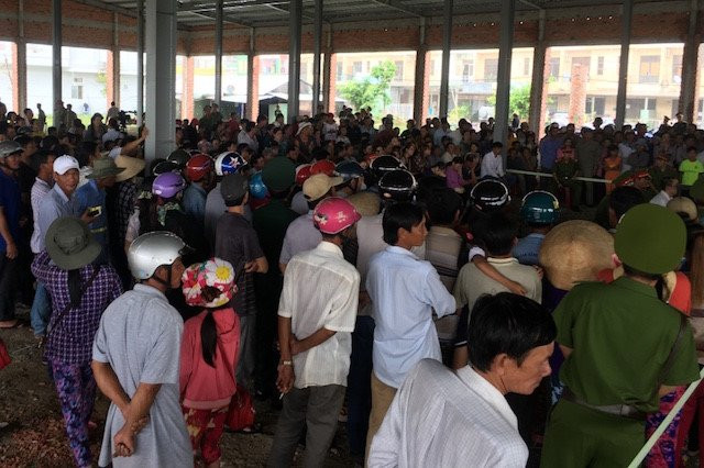 Ky su cam sung cuop ngan hang hau toa voi khung an tu hinh hinh anh 1