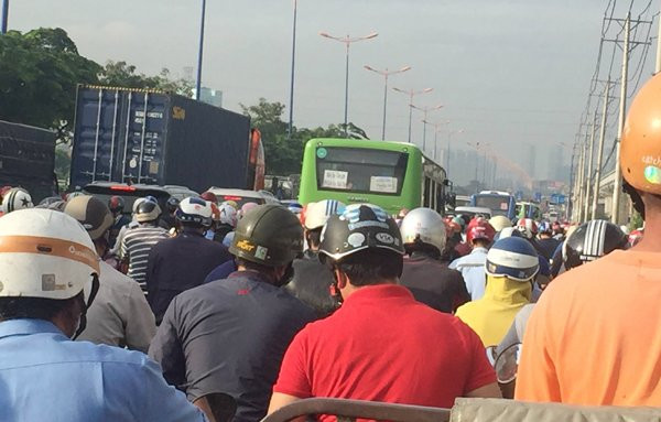 kẹt xe, ùn tắc, xa lộ Hà Nội, Phạm Văn Đồng, Sài Gòn