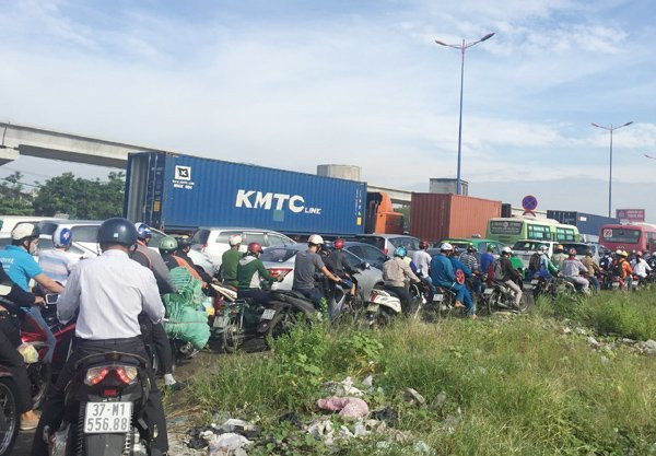 kẹt xe, ùn tắc, xa lộ Hà Nội, Phạm Văn Đồng, Sài Gòn