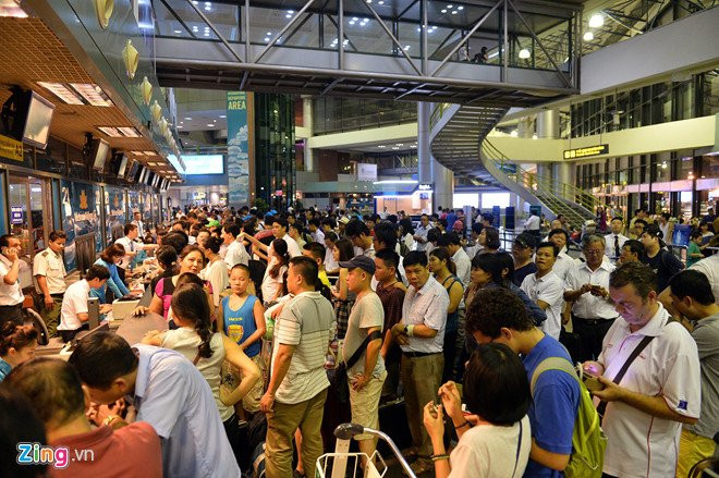 Nhan vien hang khong tuon thong tin ca nhan cua khach cho taxi hinh anh 1