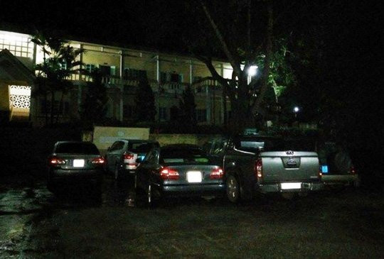 Lo sợ vỡ đê, người dân Thạch Thành trắng đêm chạy lũ - Ảnh 12.