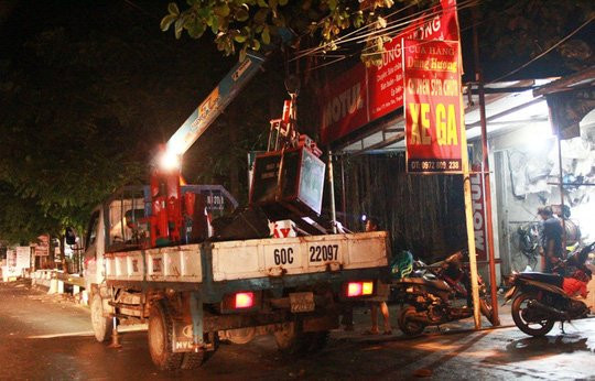 Lo sợ vỡ đê, người dân Thạch Thành trắng đêm chạy lũ - Ảnh 9.