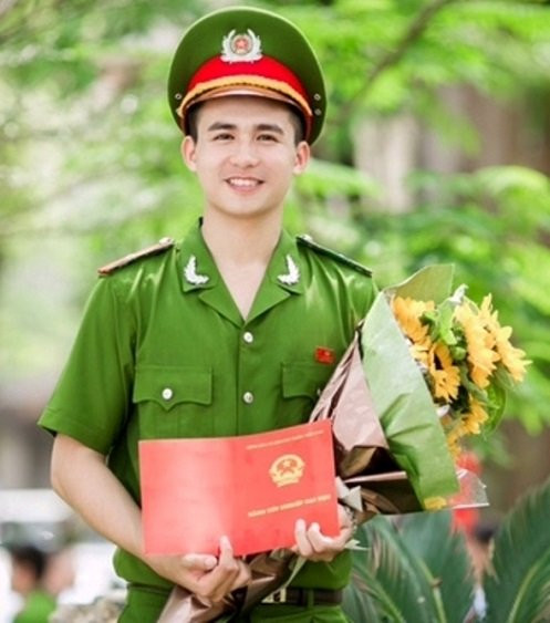 chang-trai-canh-sat-dep-nhu-soai-ca-rang-ro-trong-ngay-tot-nghiep-0-34-0925573 39