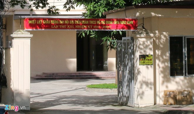 Giam doc So o Ninh Binh tat lai xe bi ky luat canh cao hinh anh 1