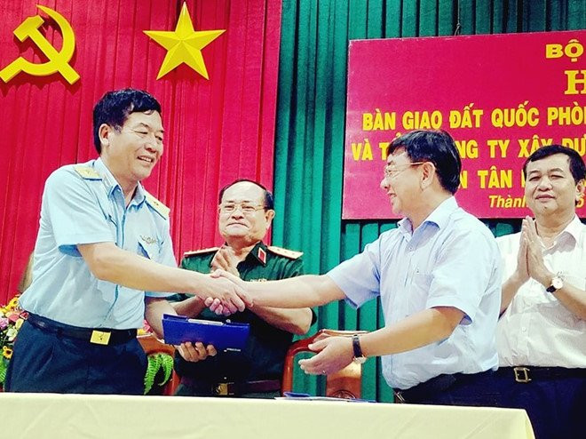 Bo Quoc phong ban giao hon 7.300 m2 dat cho TP.HCM hinh anh 1