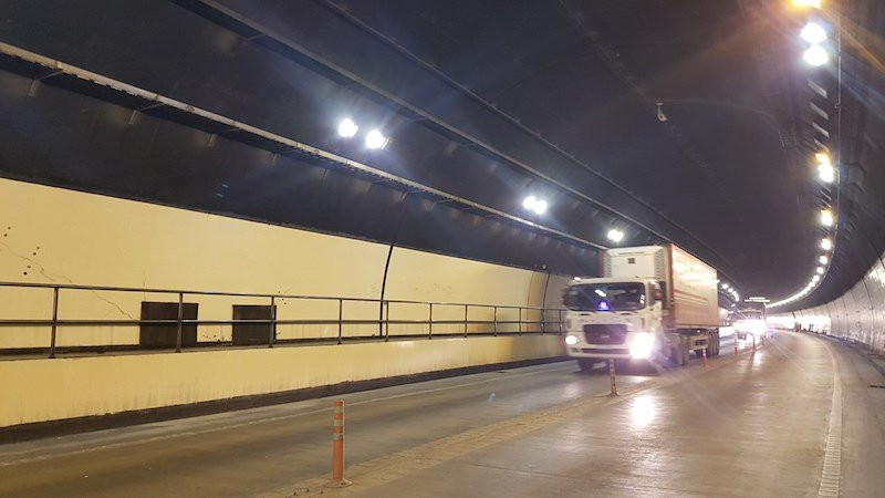 Hầm Hải Vân xuất hiện nhiều vết nứt toác nghiêm trọng - ảnh 1