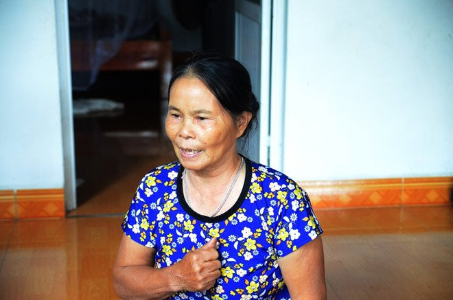 Nguoi phu nu ke phut bi dan lac gam trung nguc hinh anh 1