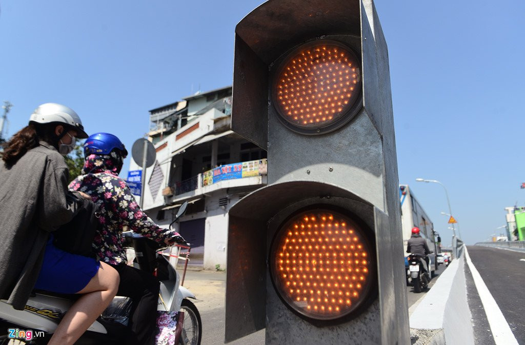 Thong xe cau vuot chu Y o nga 6 Go Vap hinh anh 11