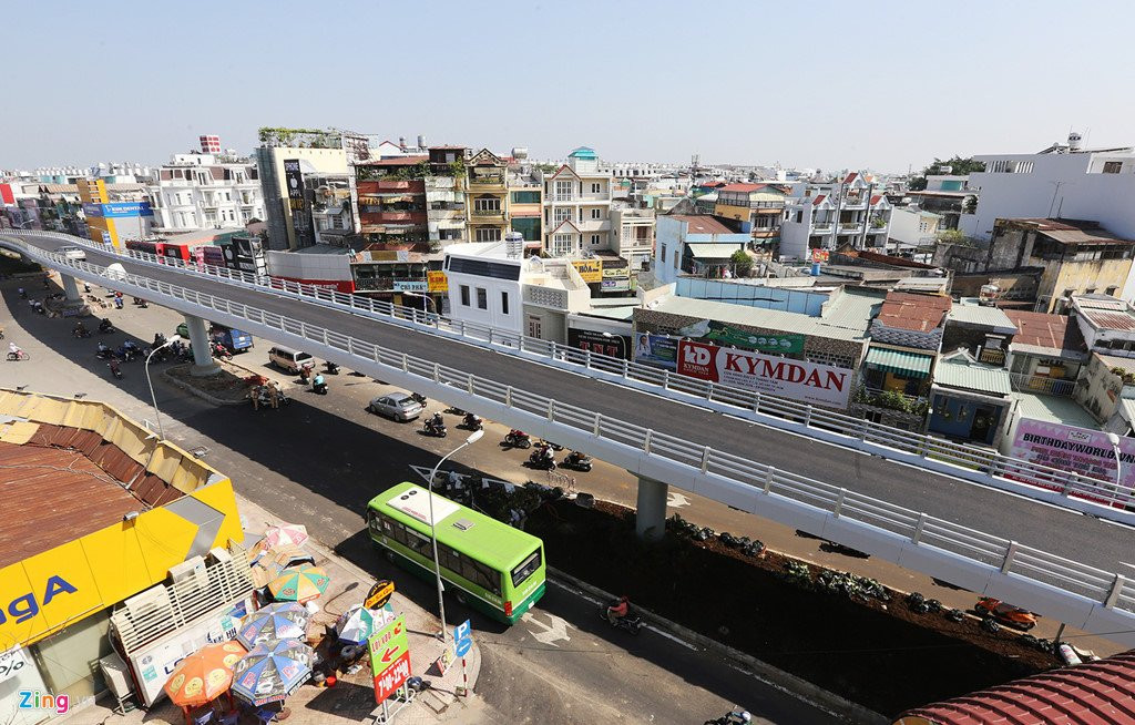 Thong xe cau vuot chu Y o nga 6 Go Vap hinh anh 1