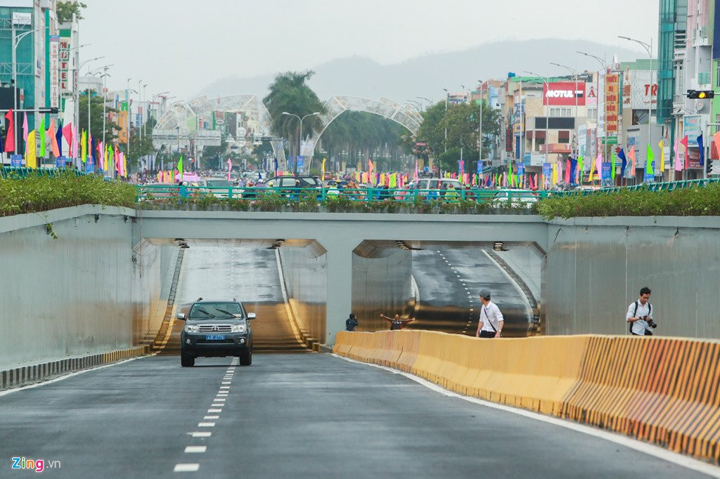 Ham chui 120 ty phuc vu APEC thong xe trong mua hinh anh 2