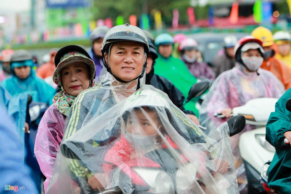 Ham chui 120 ty phuc vu APEC thong xe trong mua hinh anh 9