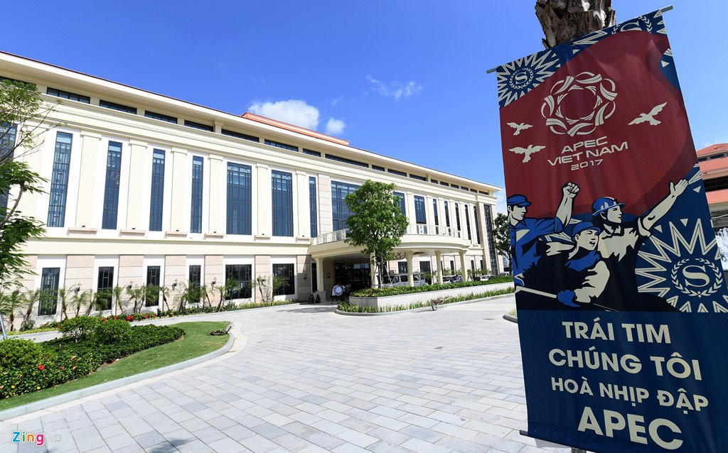Da Nang trang hoang ruc ro chao don Tuan le cap cao APEC 2017 hinh anh 1