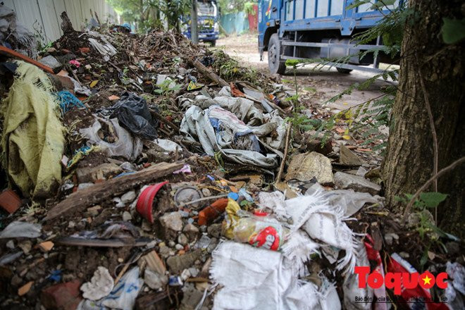 Nhà sinh viên Pháp Vân - Tứ Hiệp: Dùng máy xúc để dọn kim tiêm - ảnh 15