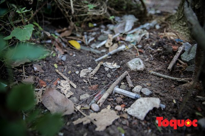 Nhà sinh viên Pháp Vân - Tứ Hiệp: Dùng máy xúc để dọn kim tiêm - ảnh 12