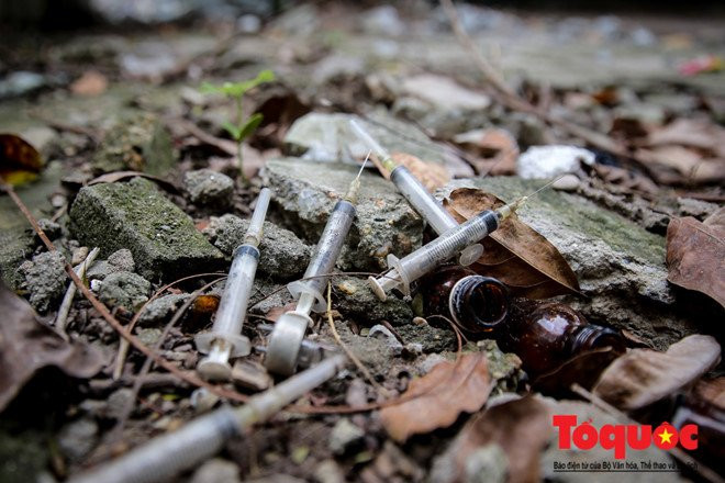 Nhà sinh viên Pháp Vân - Tứ Hiệp: Dùng máy xúc để dọn kim tiêm - ảnh 7