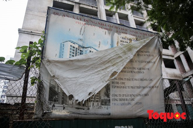 Nhà sinh viên Pháp Vân - Tứ Hiệp: Dùng máy xúc để dọn kim tiêm - ảnh 9