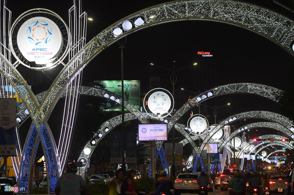 Da Nang trang hoang ruc ro chao don Tuan le cap cao APEC 2017 hinh anh 17