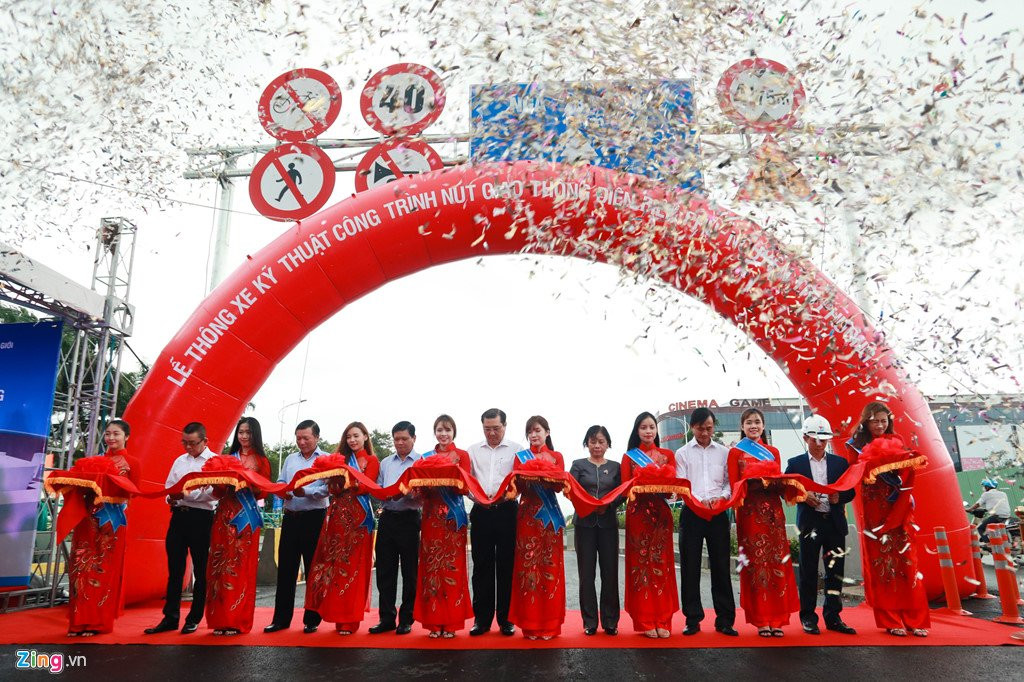 Ham chui 120 ty phuc vu APEC thong xe trong mua hinh anh 1