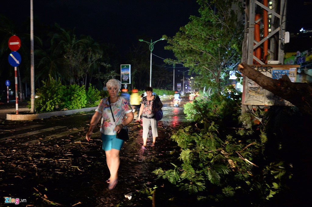 Nha Trang dem dao lon sau tran bao lich su hinh anh 9
