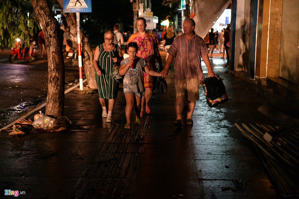 Nha Trang dem dao lon sau tran bao lich su hinh anh 15