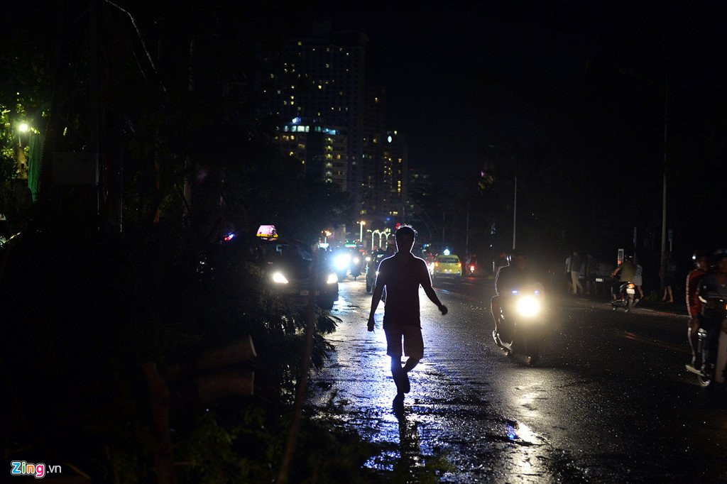Nha Trang dem dao lon sau tran bao lich su hinh anh 2