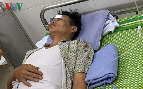 nan nhan ke lai giay phut kinh hoang sau tai nan xe khach o soc son hinh 3