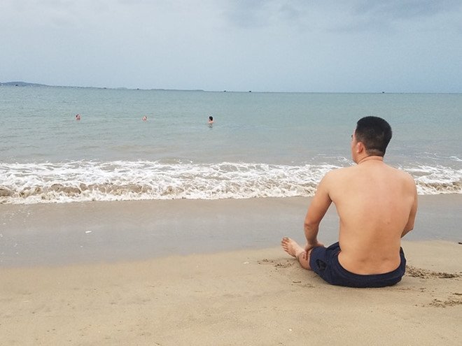 Nguoi dan Ninh Thuan tam bien truoc khi ap thap nhiet doi vao bo hinh anh 1