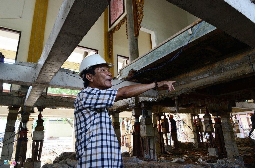 'Than den' nang cao 3 m giang duong ngoi chua 2.000 tan o Sai Gon hinh anh 13