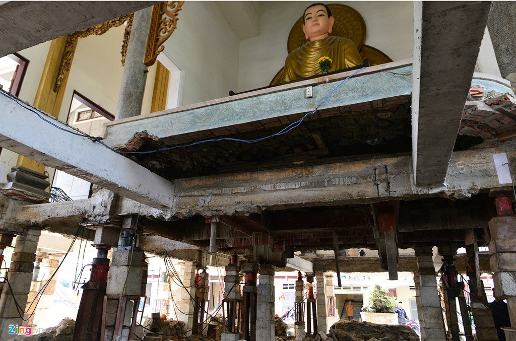 'Than den' nang cao 3 m giang duong ngoi chua 2.000 tan o Sai Gon hinh anh 16