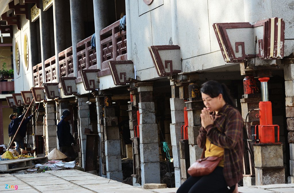 'Than den' nang cao 3 m giang duong ngoi chua 2.000 tan o Sai Gon hinh anh 19
