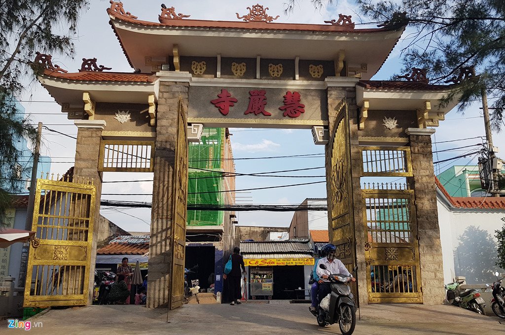 'Than den' nang cao 3 m giang duong ngoi chua 2.000 tan o Sai Gon hinh anh 20