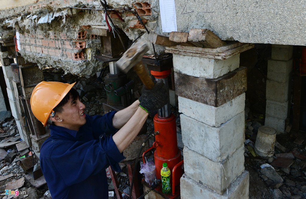 'Than den' nang cao 3 m giang duong ngoi chua 2.000 tan o Sai Gon hinh anh 8