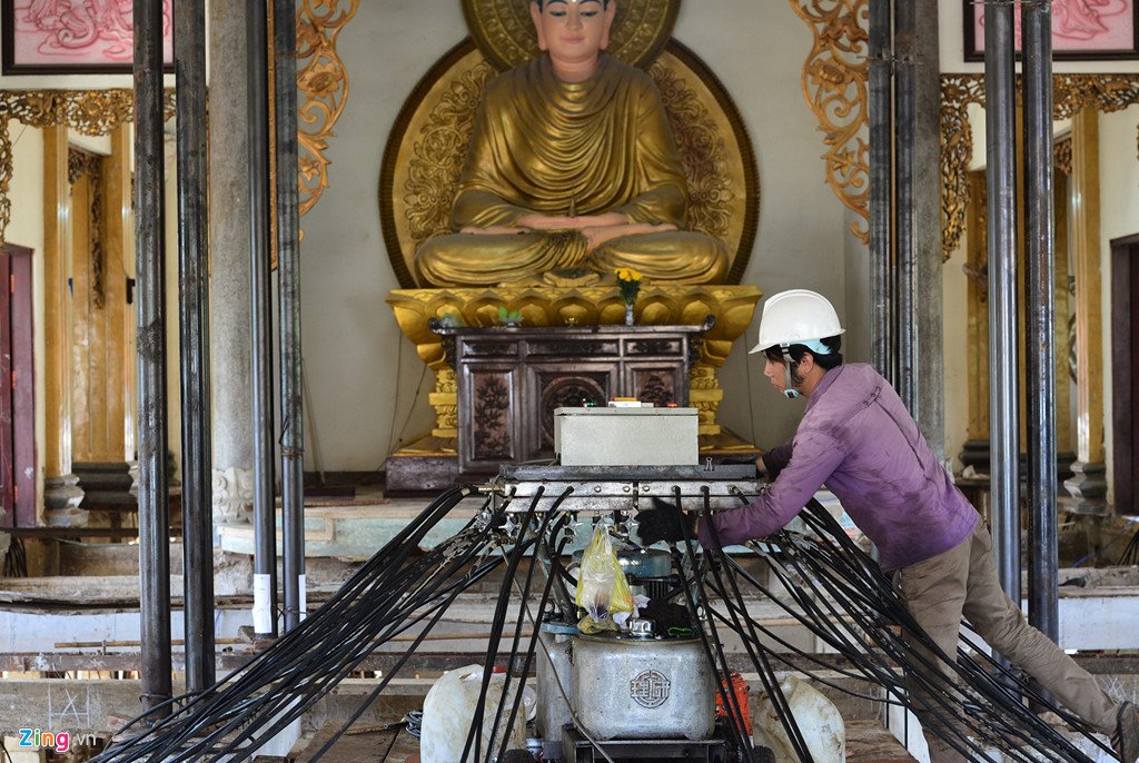 'Than den' nang cao 3 m giang duong ngoi chua 2.000 tan o Sai Gon hinh anh 9