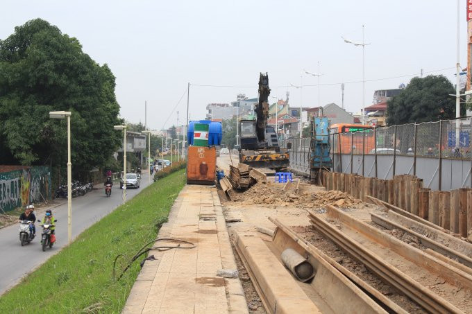  Làn đê bên trái theo hướng từ An Dương đến khách sạn Thắng Lợi sẽ được bóc dỡ trước.