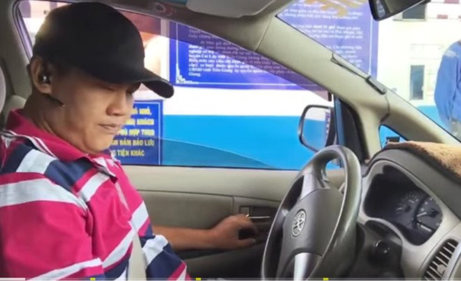 Gap tai xe quyet doi bang duoc 100 dong tien thoi o BOT Cai Lay hinh anh 1