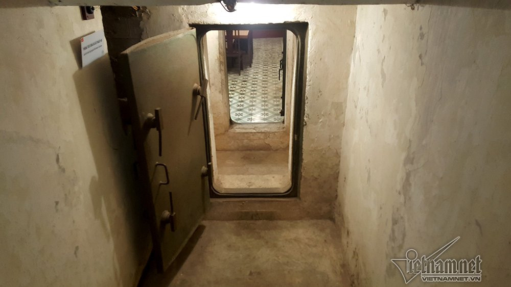 Điện Biên phủ trên không,Hoàng thành Thăng Long,hầm chống bom nguyên tử,Hà Nội