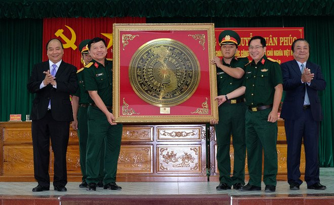 Thu tuong Nguyen Xuan Phuc tham Bo Chi huy quan su tinh Dong Thap hinh anh 3