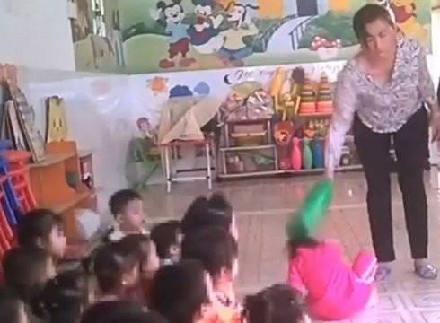 Nghi van tre o Mam Xanh tiep tuc bi bao hanh tai truong moi hinh anh 1