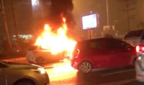 cháy,cháy ô tô,ô tô bốc cháy,Hà Nội