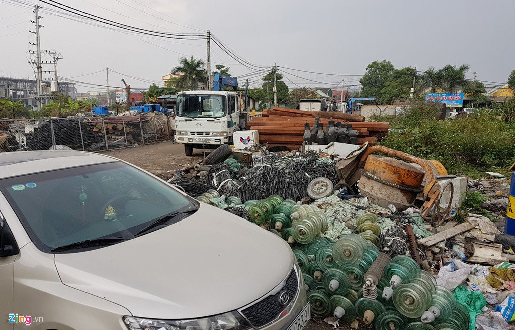 Lang nghe 'mo xac may bay' im ang sau vu no khien 2 nguoi chet hinh anh 14