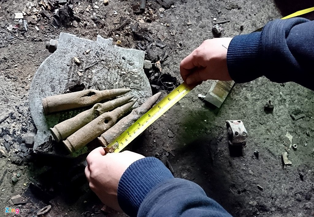 Lang nghe 'mo xac may bay' im ang sau vu no khien 2 nguoi chet hinh anh 6