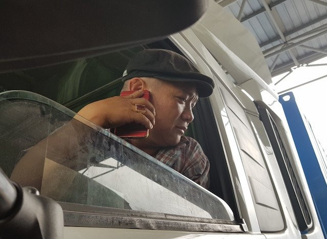 Tai xe phong toa BOT Can Tho - Phung Hiep, giao thong 'te liet' hinh anh 3