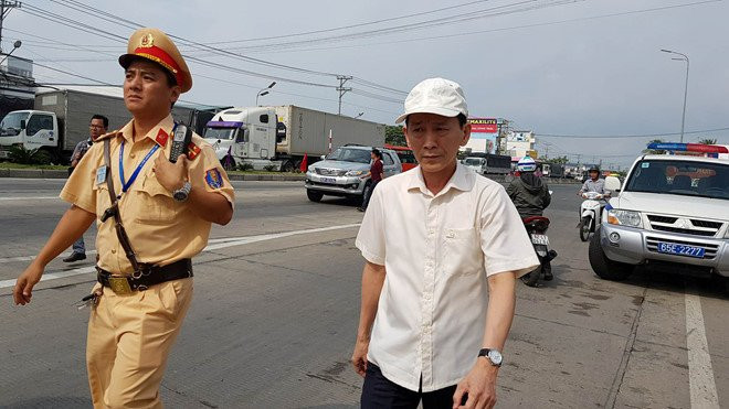 Tai xe phong toa BOT Can Tho - Phung Hiep, giao thong 'te liet' hinh anh 6