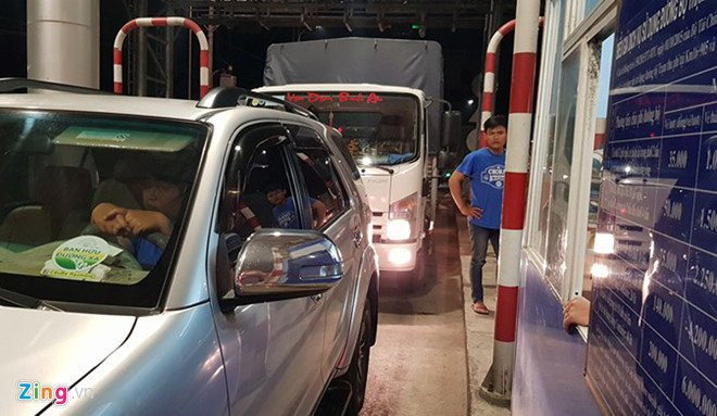 Nu tai xe phan doi tram T2 o Can Tho luc nua dem hinh anh 3