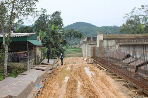 Ky luat can bo huyen 'mach nuoc' cho nha thau lach luat hinh anh 2