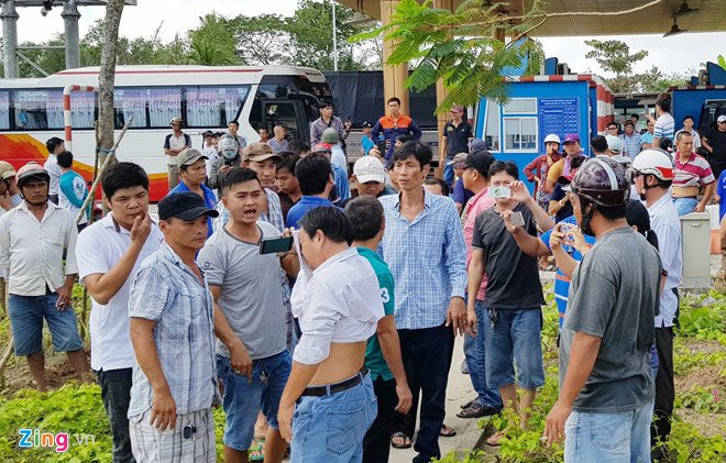 Oto quay dau 17 lan, BOT Soc Trang xa tram hinh anh 2