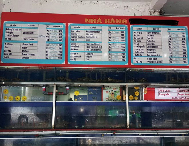 Du khach to nha hang 'chat chem' gan 25 trieu mot bua an khuya hinh anh 2